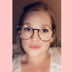 Meet your Posher, Maegan